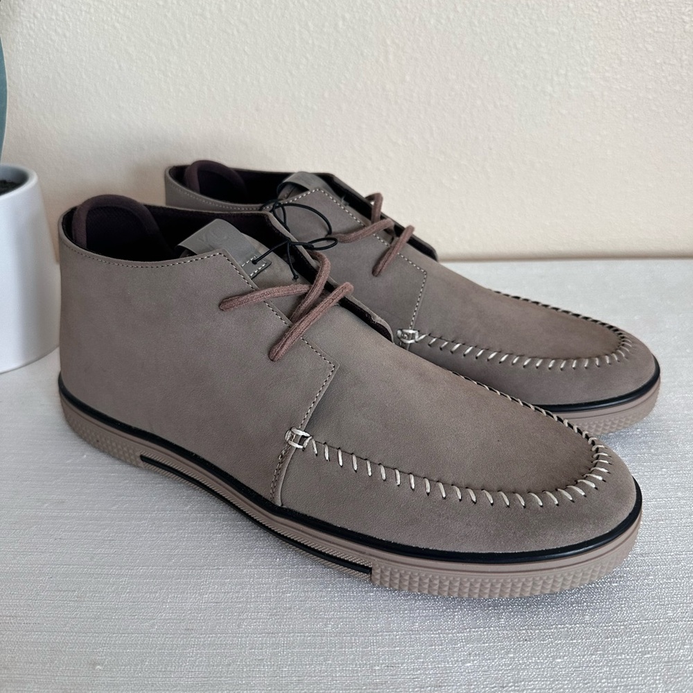 New Kenneth Cole Shore Taupe Faux Leather Chukka Boots Men’s 10